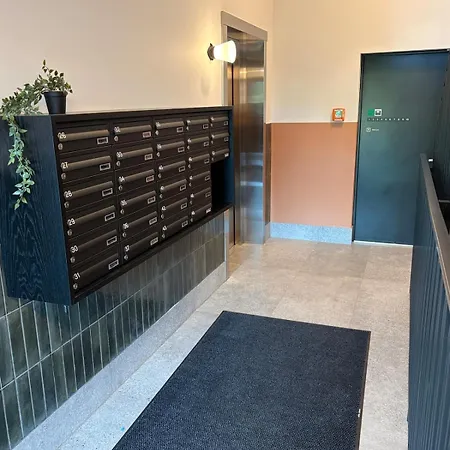 New Designer 1br In Marati Kvartal With Patio Apartamento